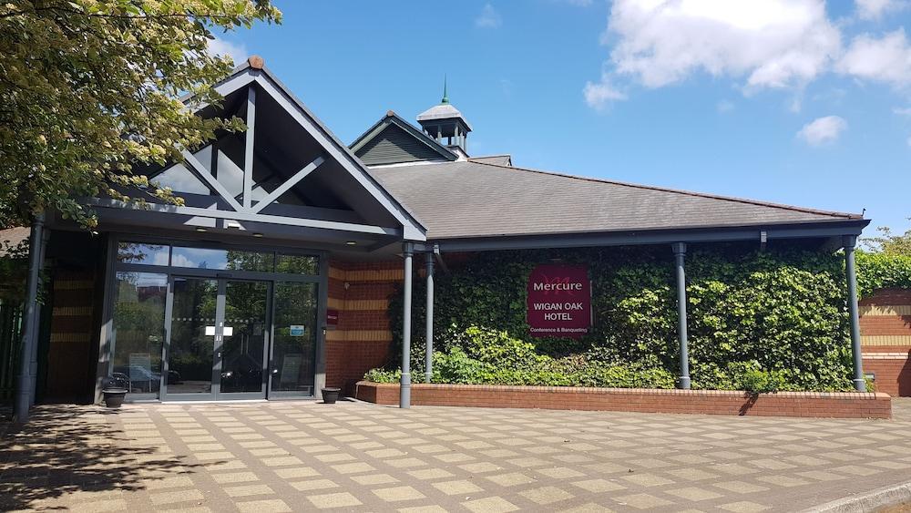 Mercure Wigan Oak Hotel Exterior photo