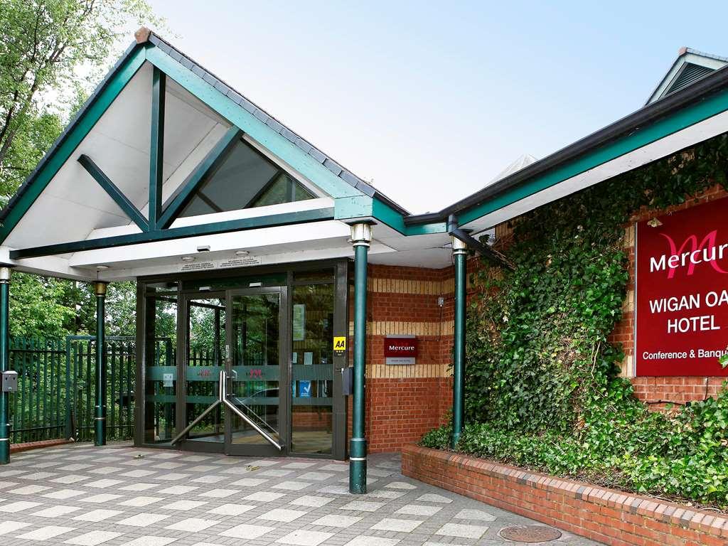 Mercure Wigan Oak Hotel Exterior photo