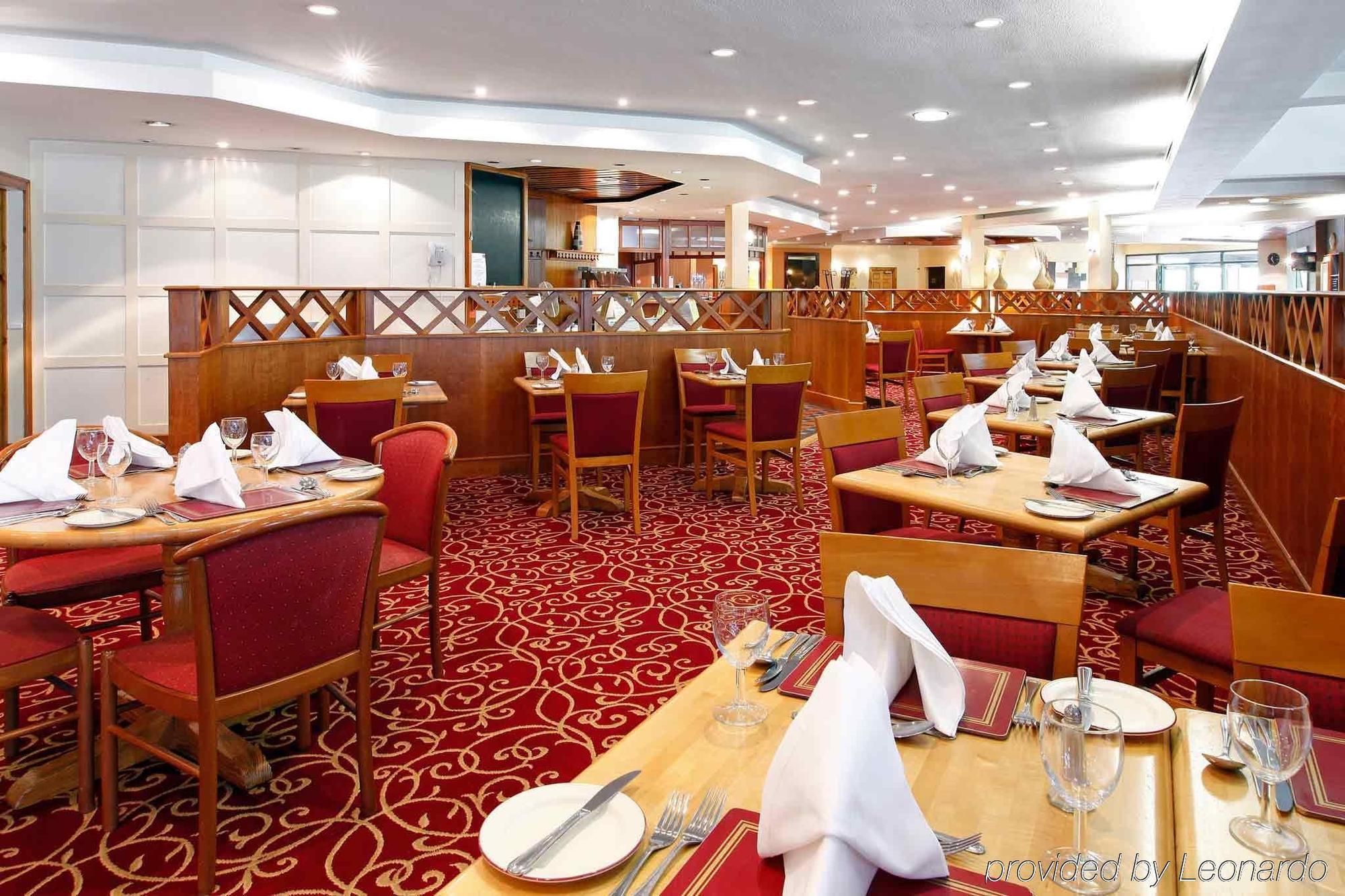 Mercure Wigan Oak Hotel Restaurant photo