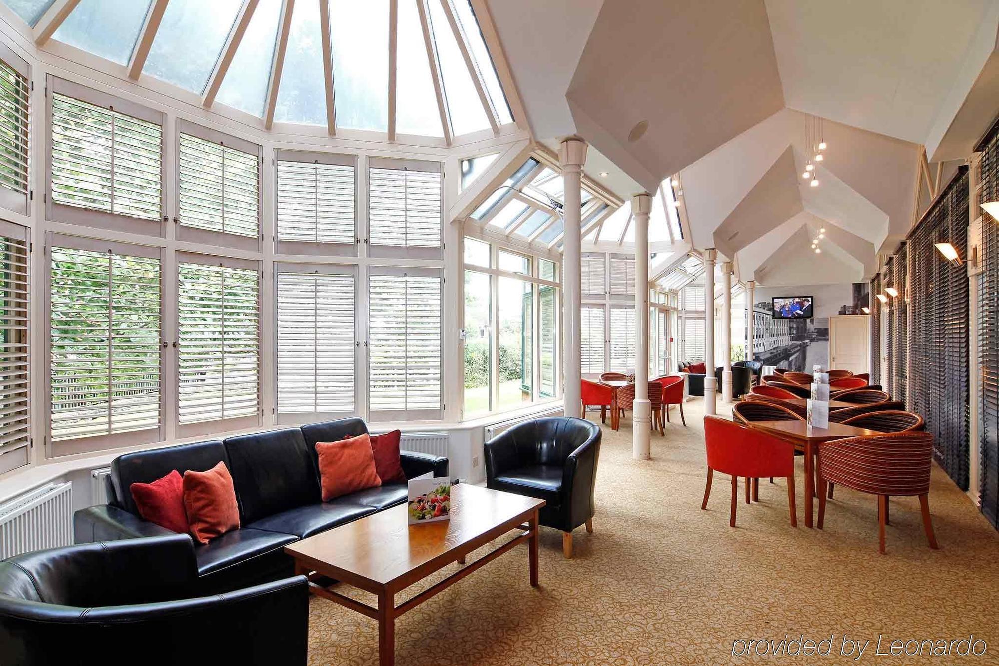 Mercure Wigan Oak Hotel Interior photo