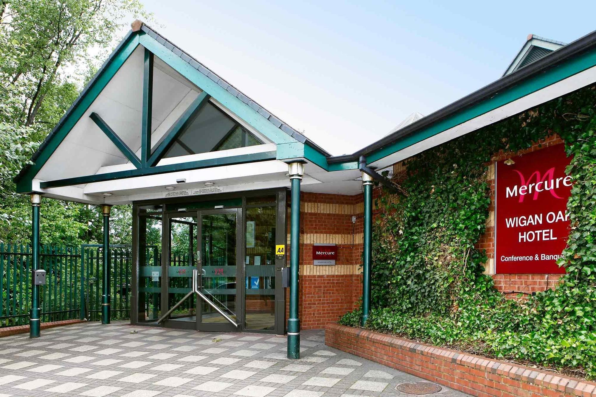 Mercure Wigan Oak Hotel Exterior photo