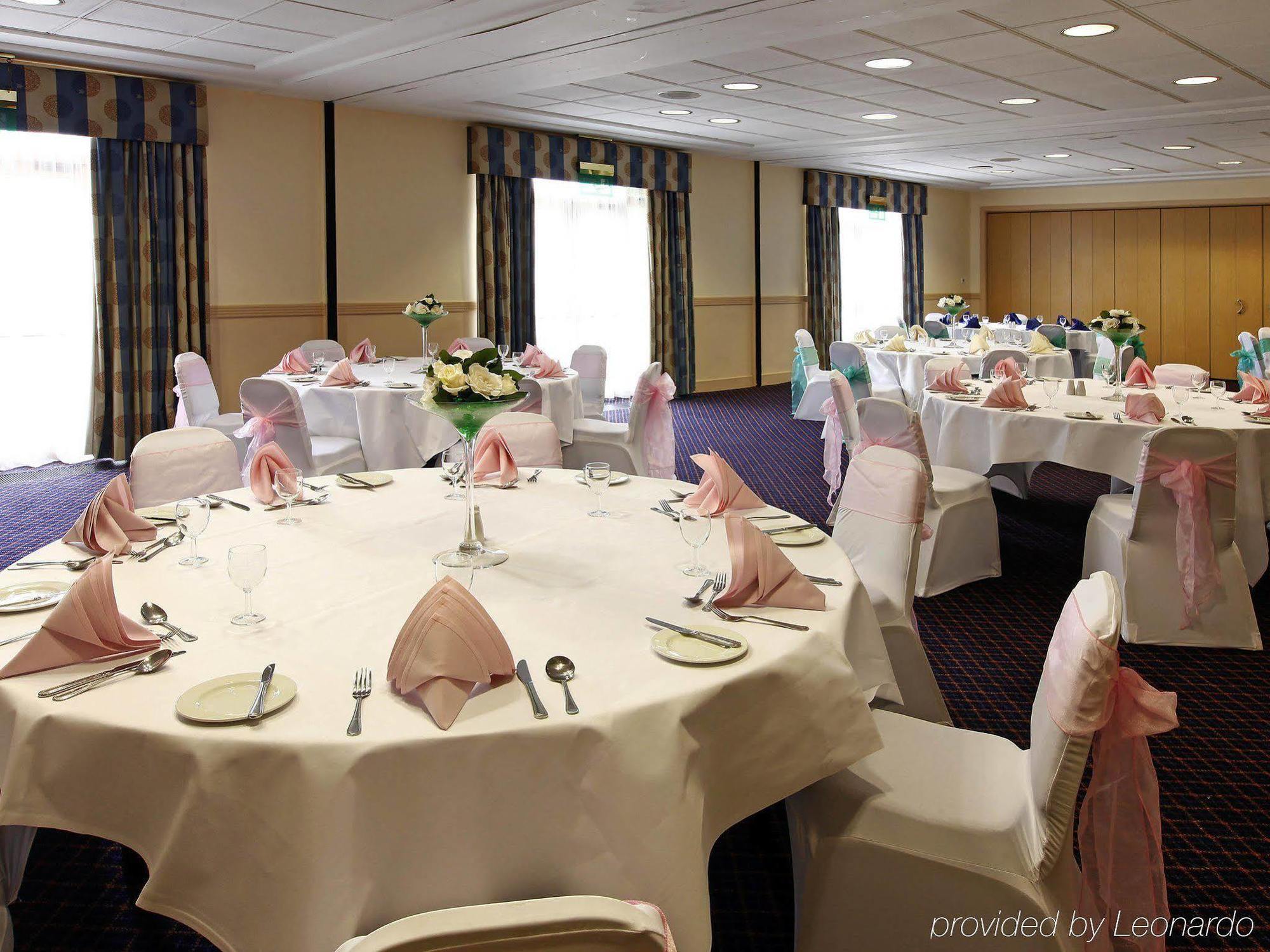 Mercure Wigan Oak Hotel Exterior photo