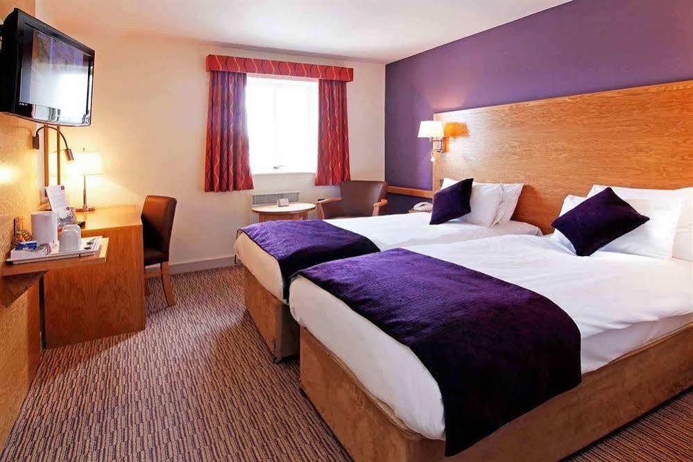 Mercure Wigan Oak Hotel Exterior photo