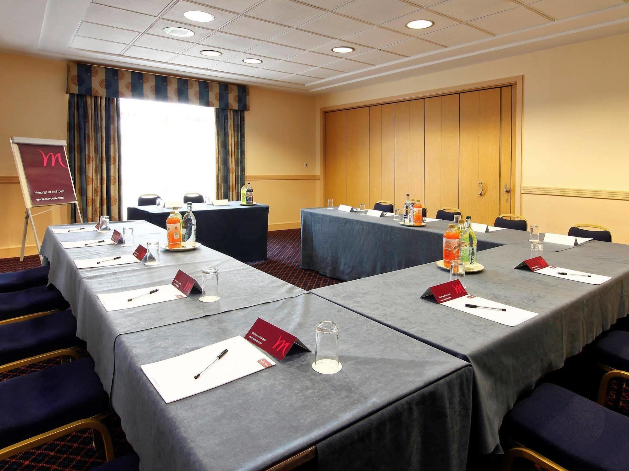 Mercure Wigan Oak Hotel Exterior photo