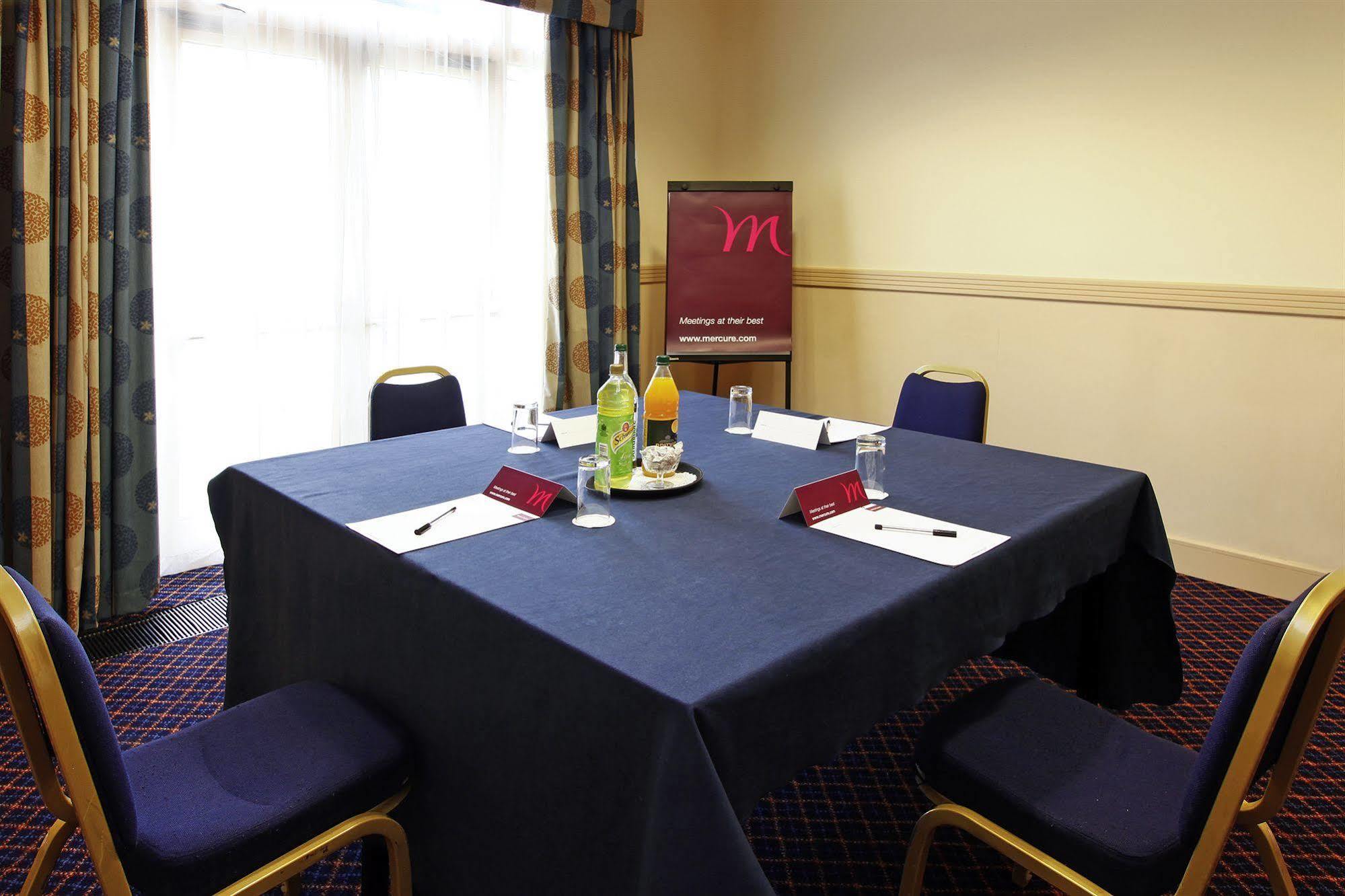 Mercure Wigan Oak Hotel Exterior photo