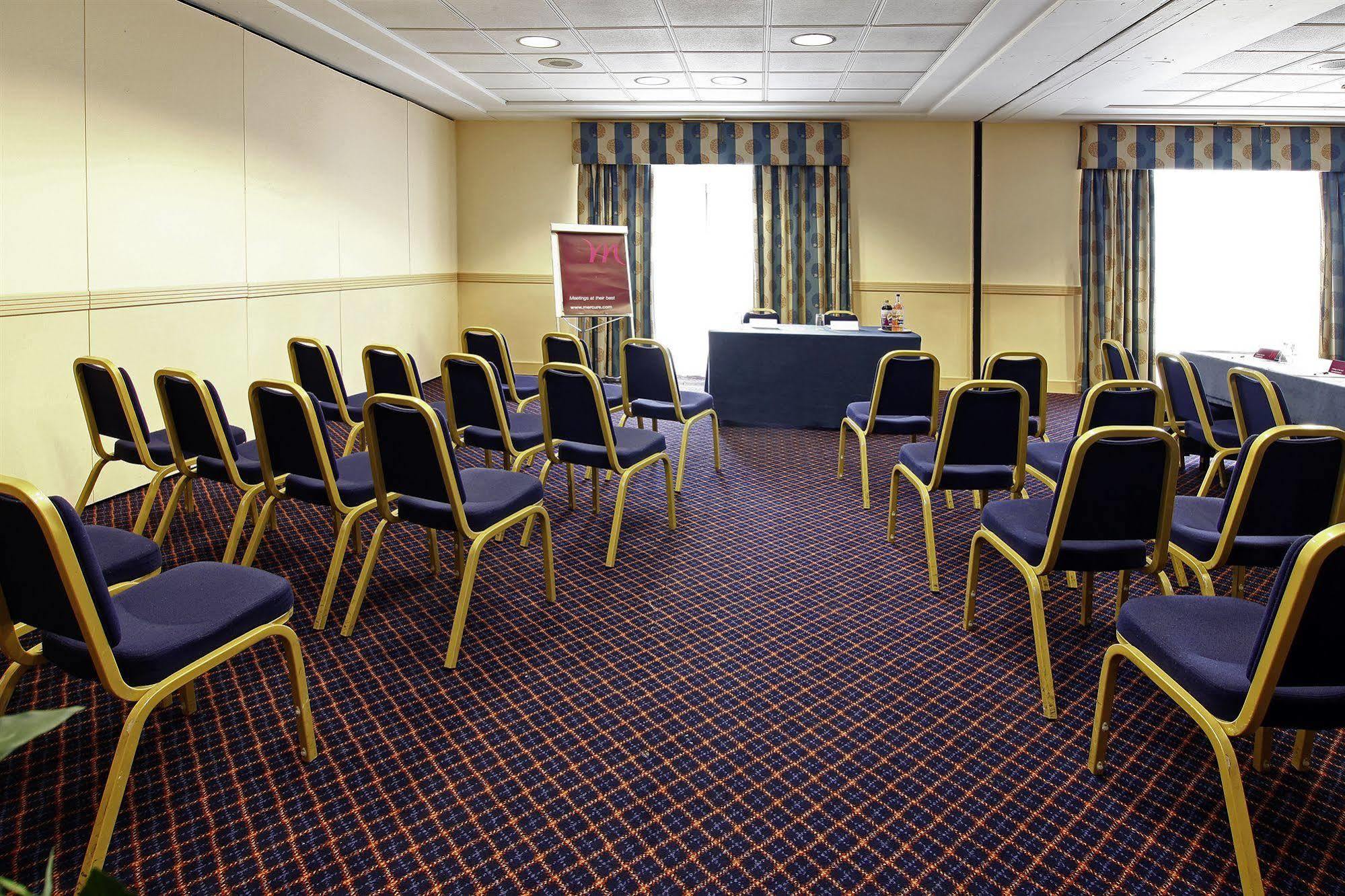 Mercure Wigan Oak Hotel Exterior photo